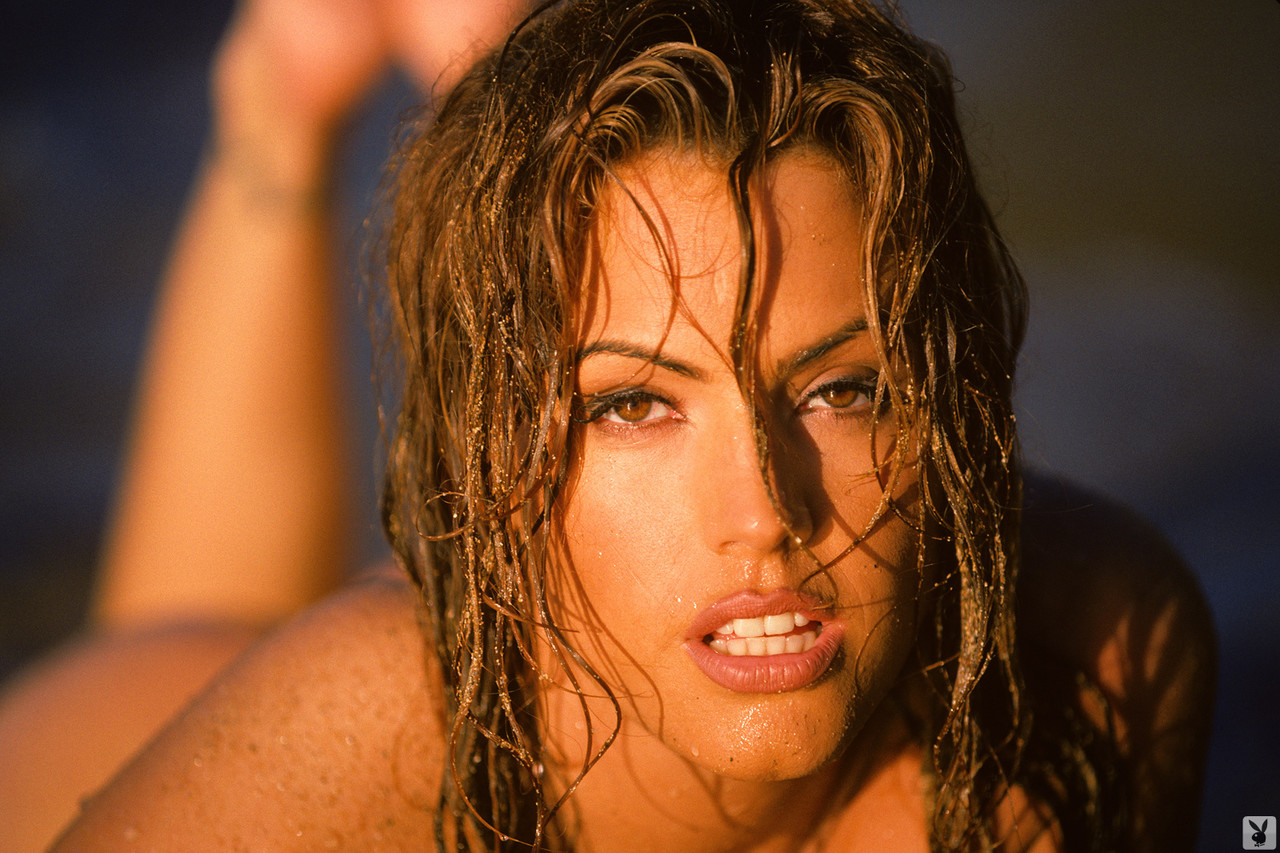 Smoking hot model Sandra Taylor shows off her spectacular juicy boobs outdoors 色情照片 #428569311 | Playboy Plus Pics, Sandra Taylor, Centerfold, 手机色情