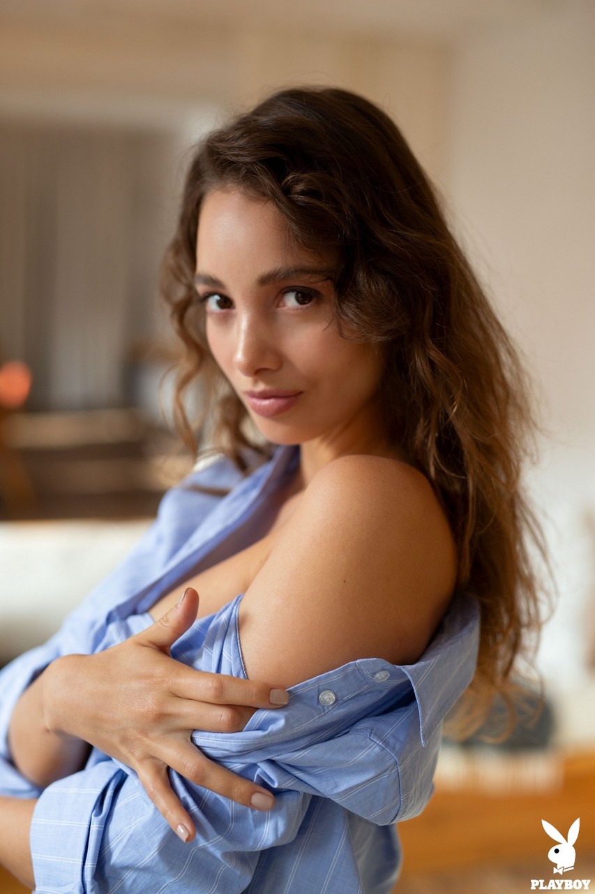 Beautiful British babe Calypso Muse removes her shirt and exposes sexy tits porno fotky #427665189 | Playboy Plus Pics, Calypso Muse, Latina, mobilní porno