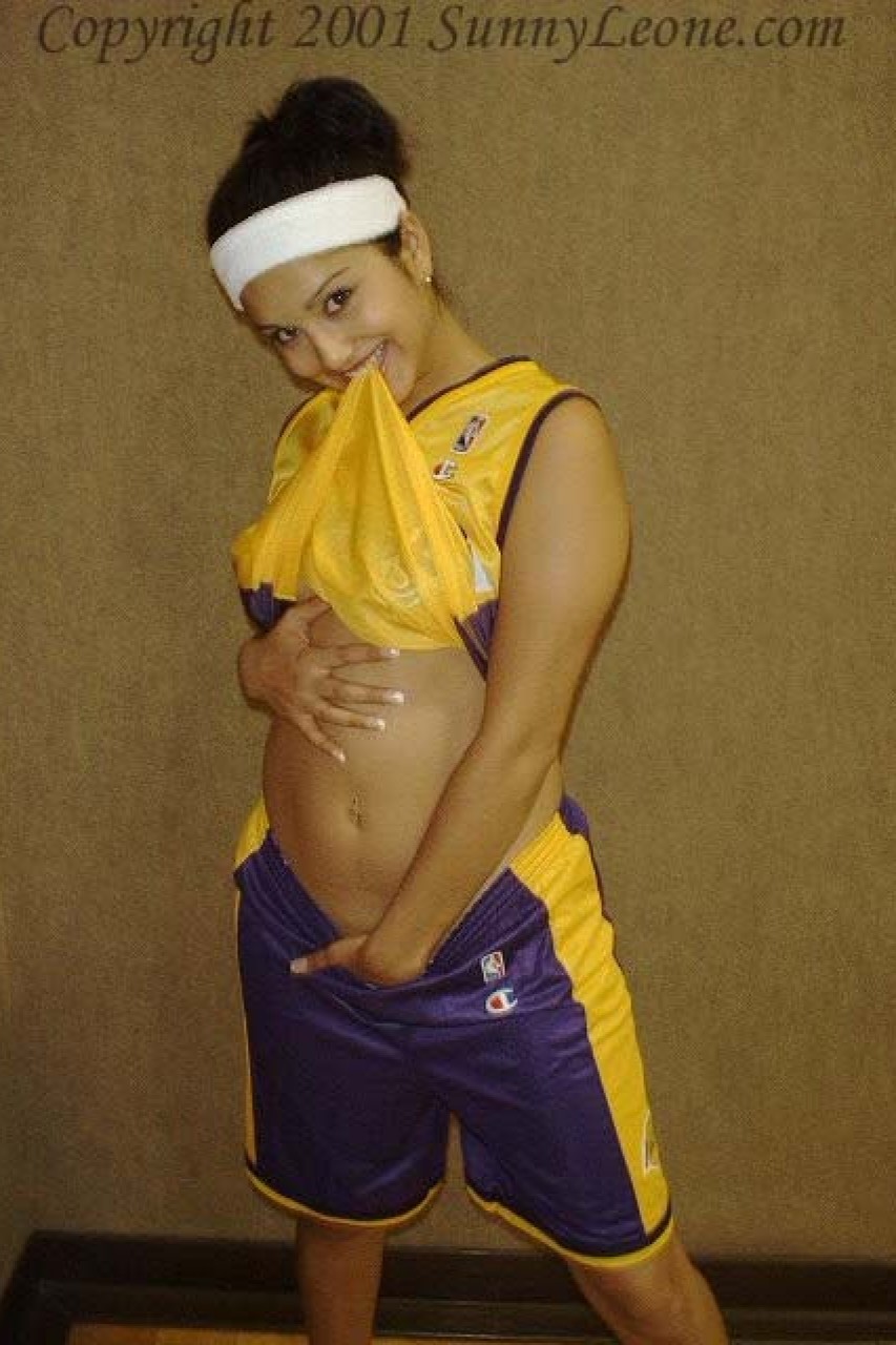 Beautiful Laker doll Sunny Leone shows off her sexy cooch during practice 色情照片 #423920839 | Open Life Pics, Sunny Leone, Indian, 手机色情