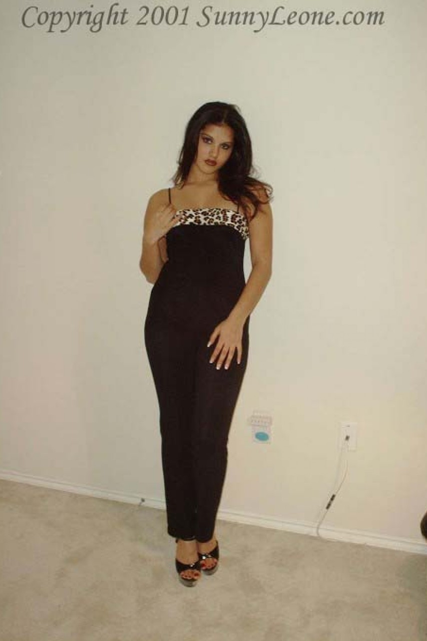 Solo model Sunny Leone strips off pantsuit to model nude in heels zdjęcie porno #425077075 | Open Life Pics, Sunny Leone, Indian, mobilne porno
