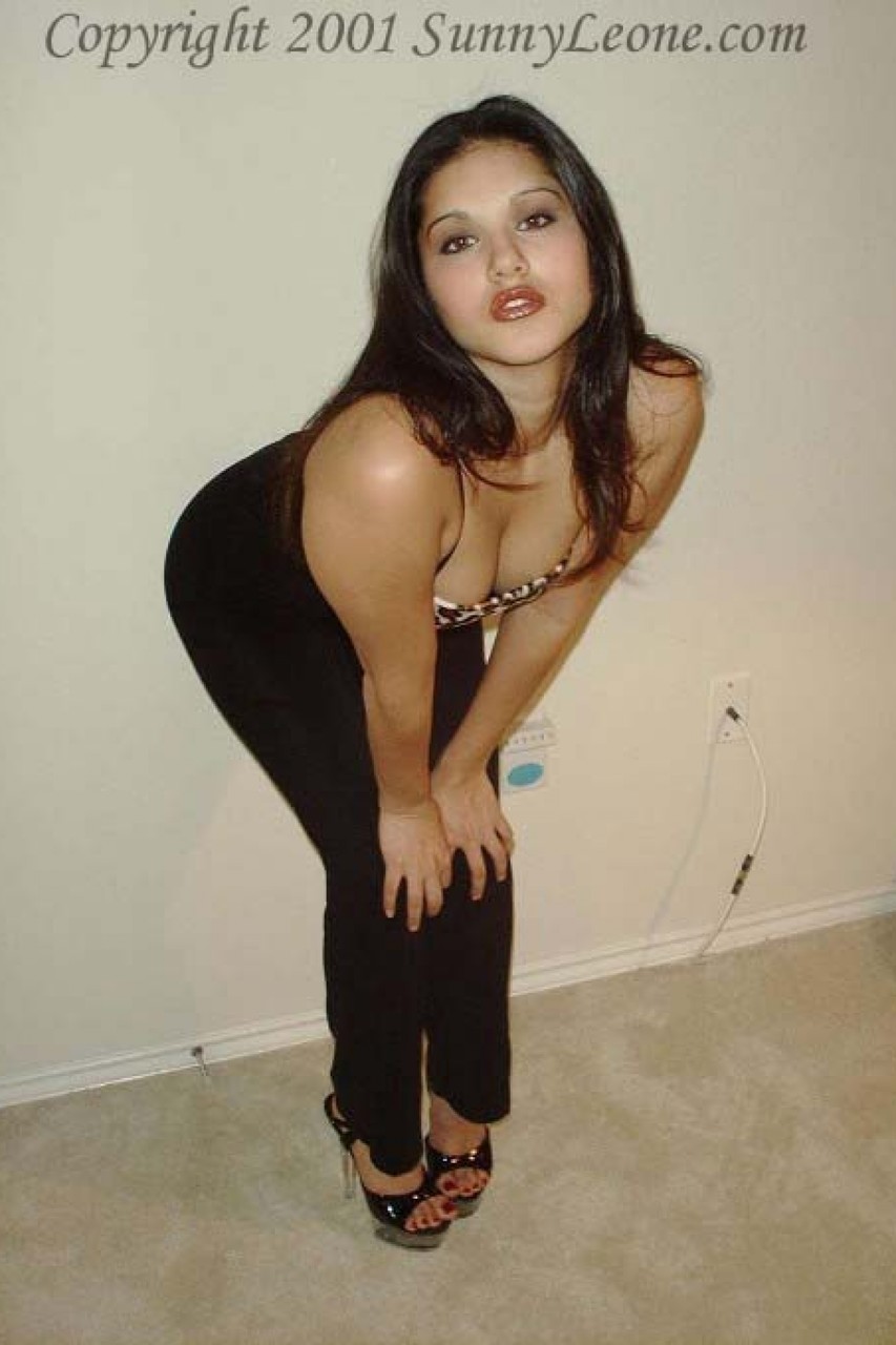 Solo model Sunny Leone strips off pantsuit to model nude in heels zdjęcie porno #425077076 | Open Life Pics, Sunny Leone, Indian, mobilne porno