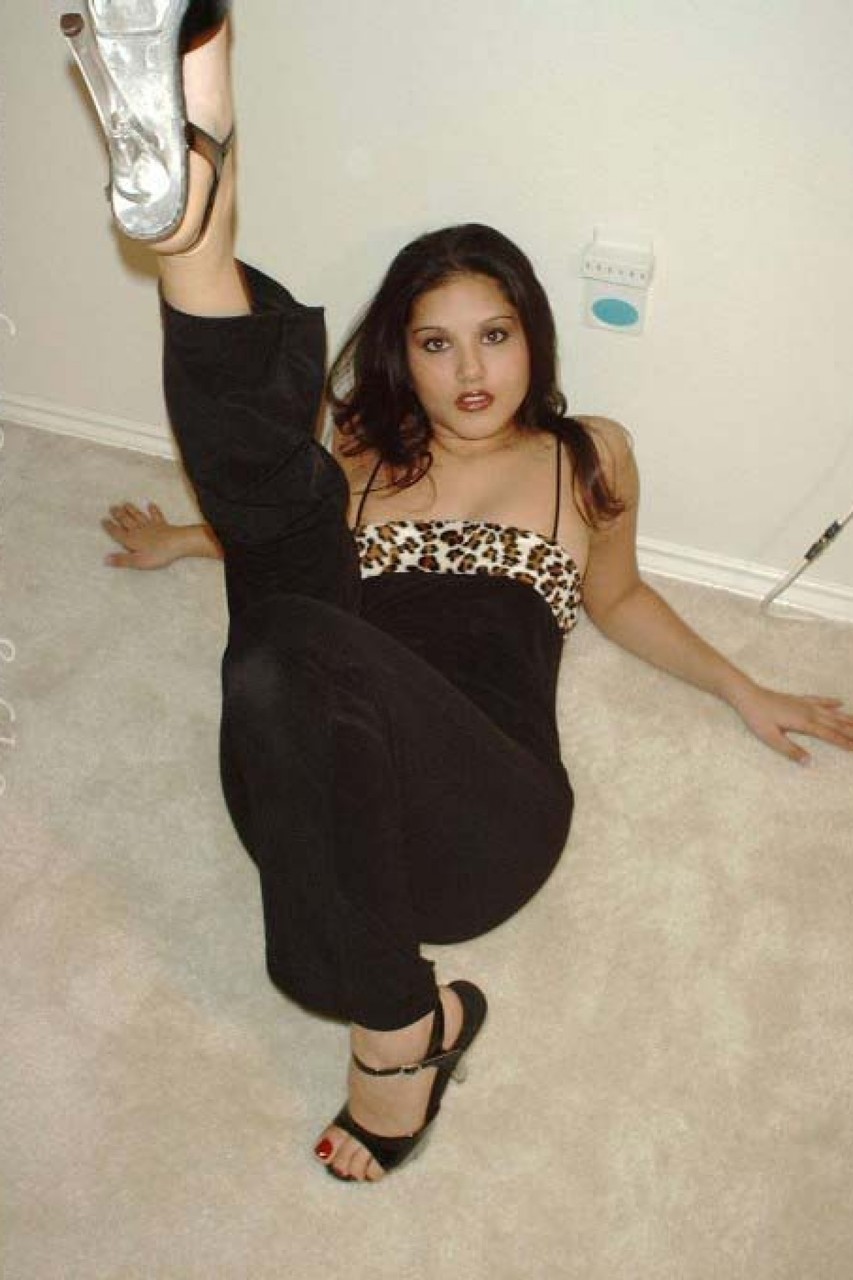 Solo model Sunny Leone strips off pantsuit to model nude in heels foto porno #425077079