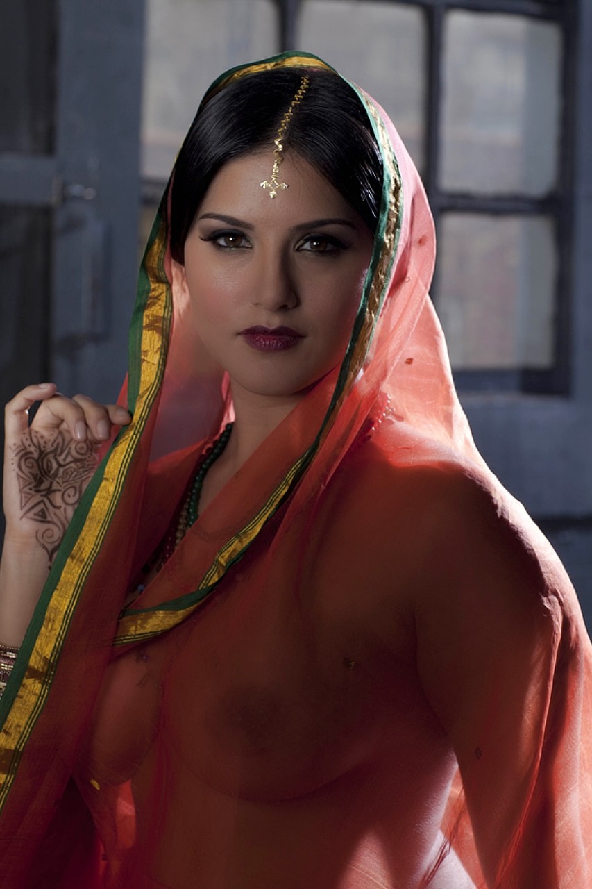 Busty solo girl Sunny Leone models solo in see thru Indian attire ポルノ写真 #423917492