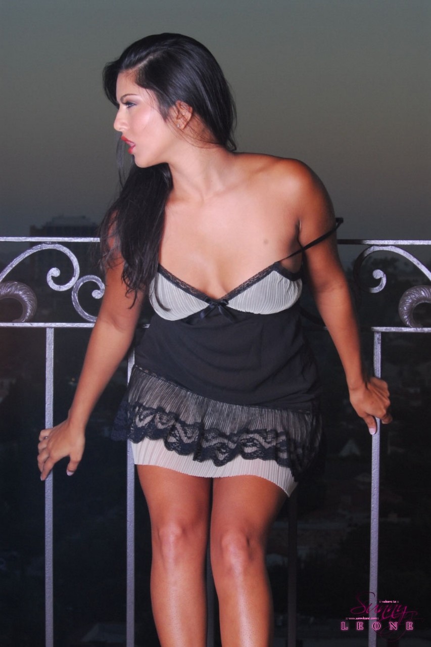 Long legged maid Sunny Leone showing her sexy curves on the balcony porno fotky #425100344 | Open Life Pics, Sunny Leone, Indian, mobilní porno