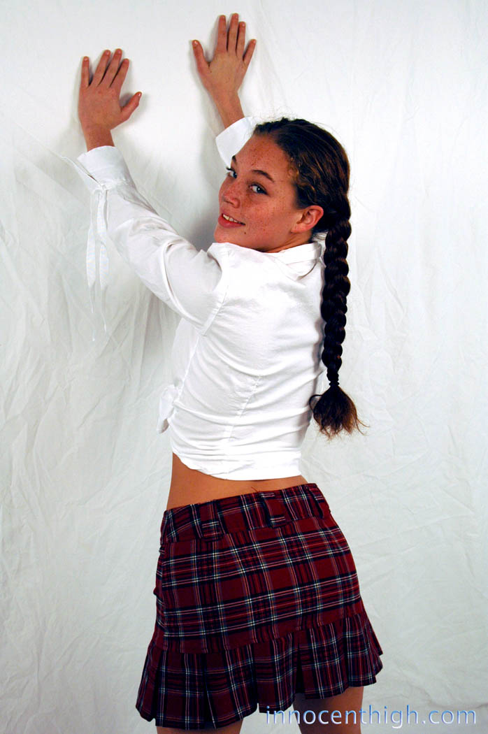 Pigtailed & freckled cutie Ashley Gracie flashes hot ass in schoolgirl outfit foto pornográfica #427645151