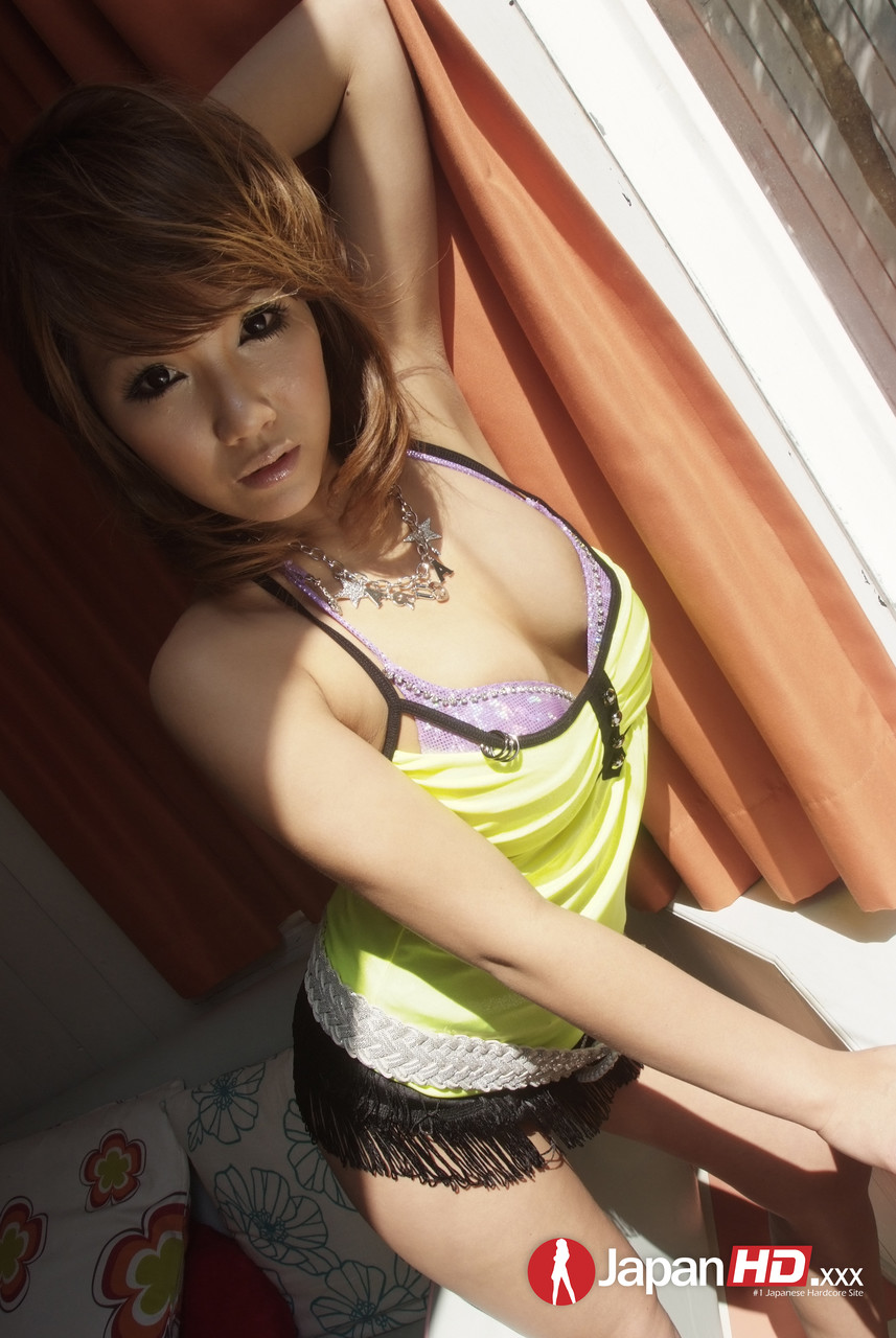 Stunning tiny Asian Akiho Nishimura undresses to show flawless natural tits porno foto #428386261