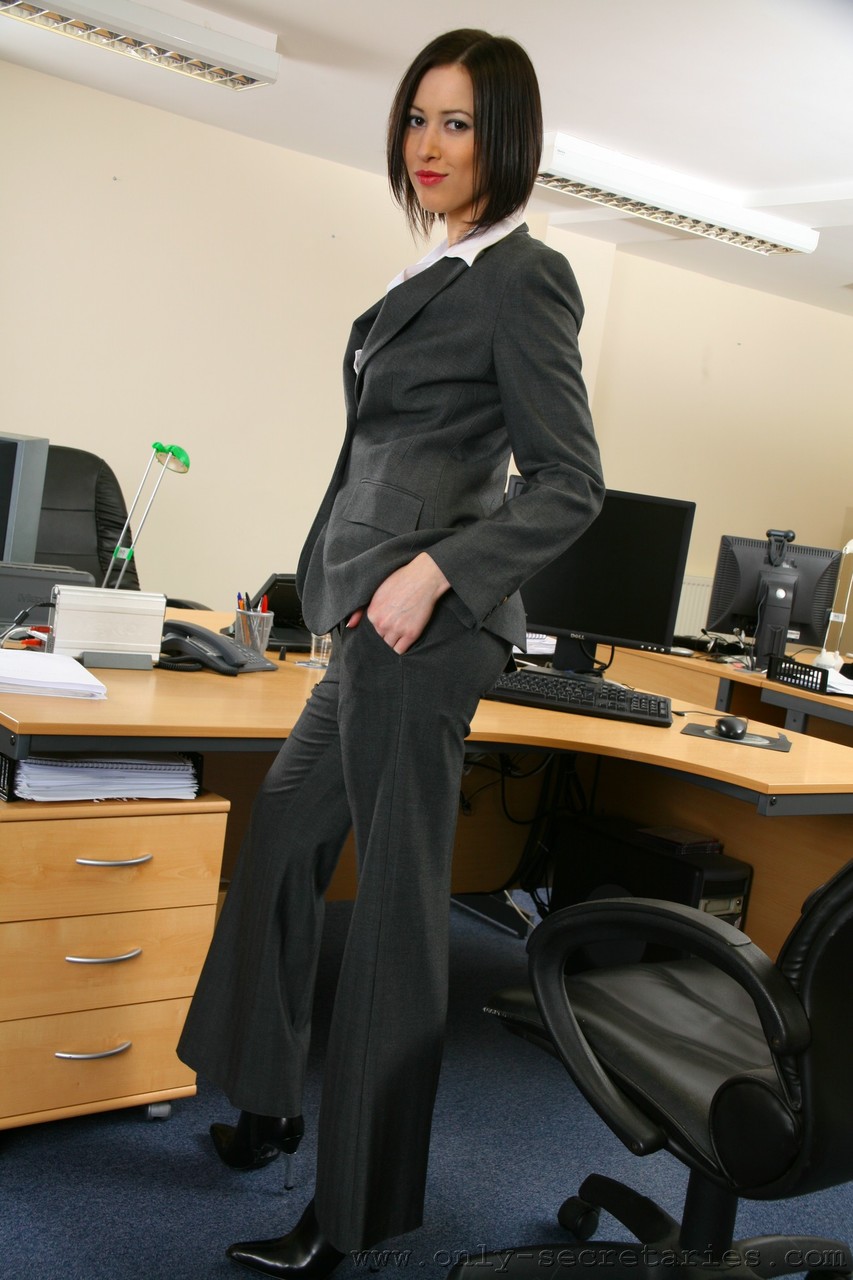 Tall secretary Suzie exposes her big naturals in lacy garter belt foto porno #424112914