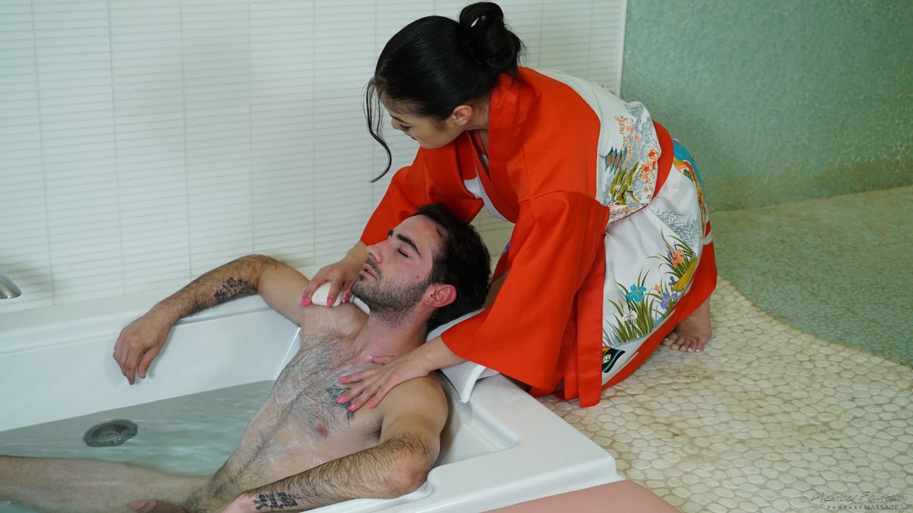 Brunette masseuse Kendra Spade gets fucked by her lover Jake Adams 포르노 사진 #425173244