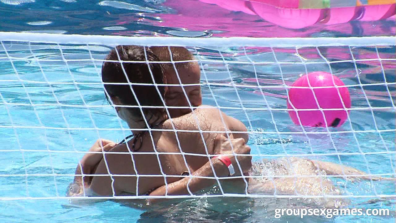 Blue Angel & Veronica Sanchez get fucked outdoors in wild poolside groupsex foto porno #425939225