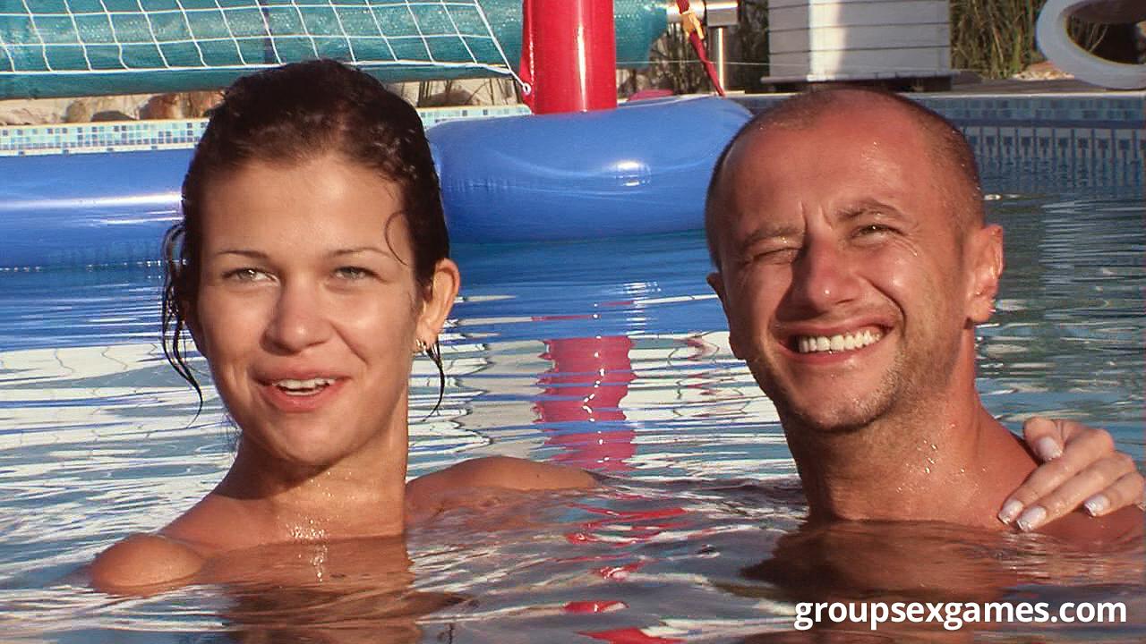 Blue Angel & Veronica Sanchez get fucked outdoors in wild poolside groupsex foto porno #425939297