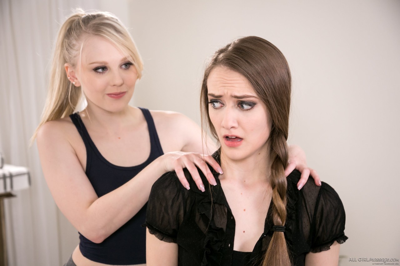 Blonde masseuse Lily Rader turns her boss Samantha Hayes lesbian on the table porno fotoğrafı #424627620