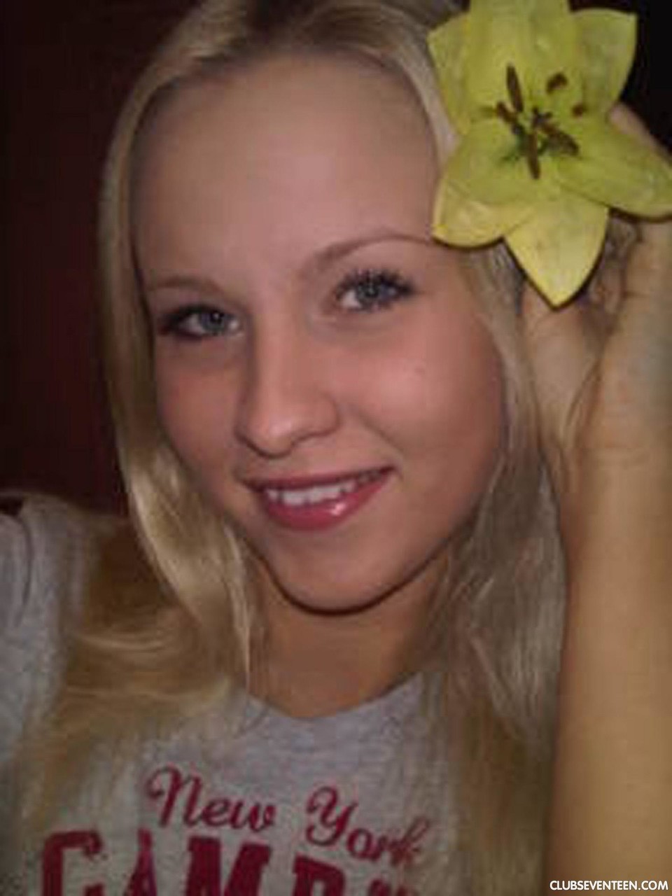 Young blonde girl Alice K looks a doll in these stolen phone photos porno fotoğrafı #426655082