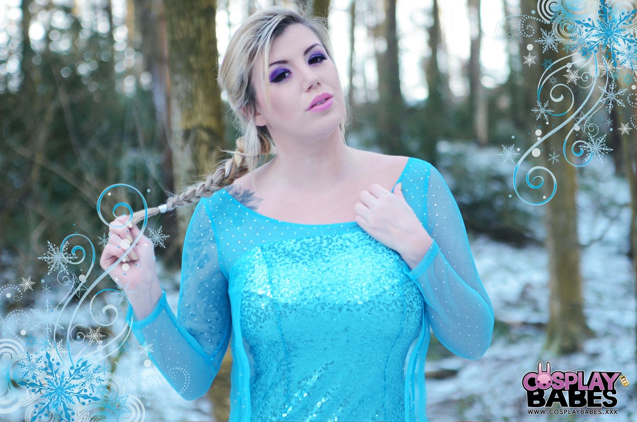 Yuffie Yulan Cosplays Elsa From Frozen While Displaying Her Big Tits Outdoors