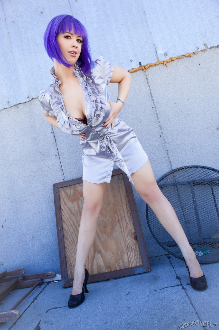 Purple headed Larkin Love displays huge big tits & masturbates on the  rooftop - PornPics.com