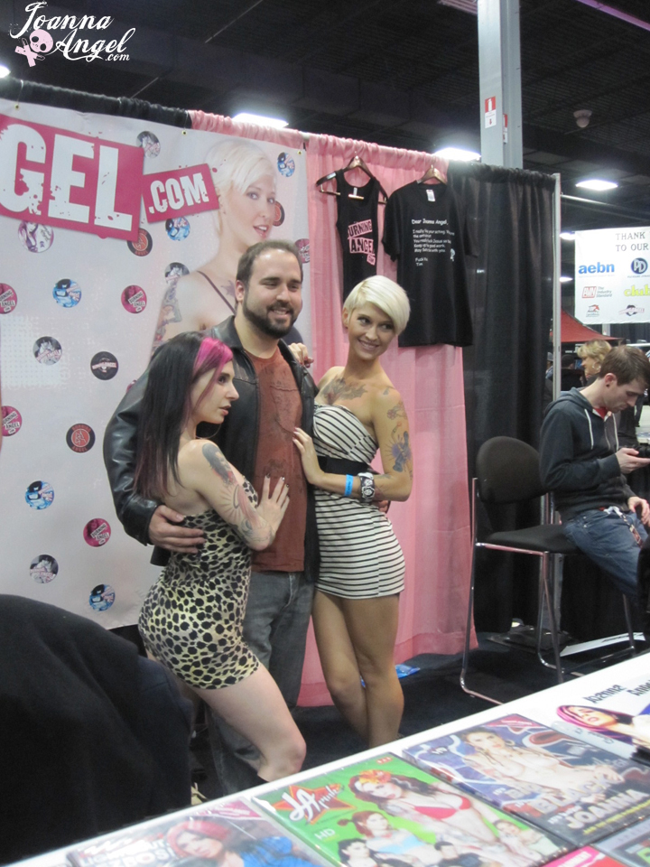 Beautiful sexy Joanna Angel & her girls pose for photos at erotic convention porn photo #427066135