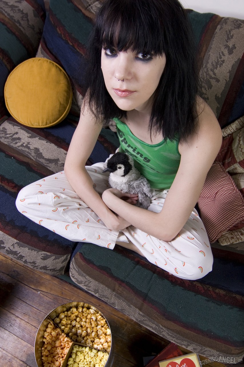 Petite emo Erin is goofy and flexible but also loves taking off her clothes foto porno #428276870