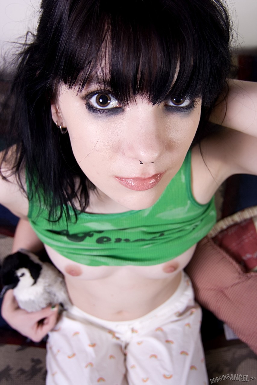 Petite emo Erin is goofy and flexible but also loves taking off her clothes foto porno #428276892