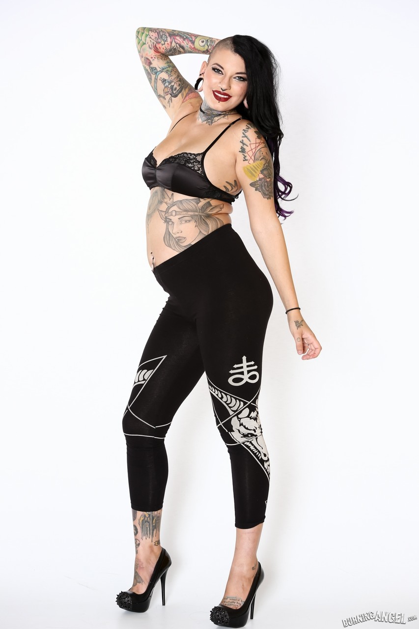 Chubby tattooed beauty Tank peels spandex pants to spread ass on her knees photo porno #428290958