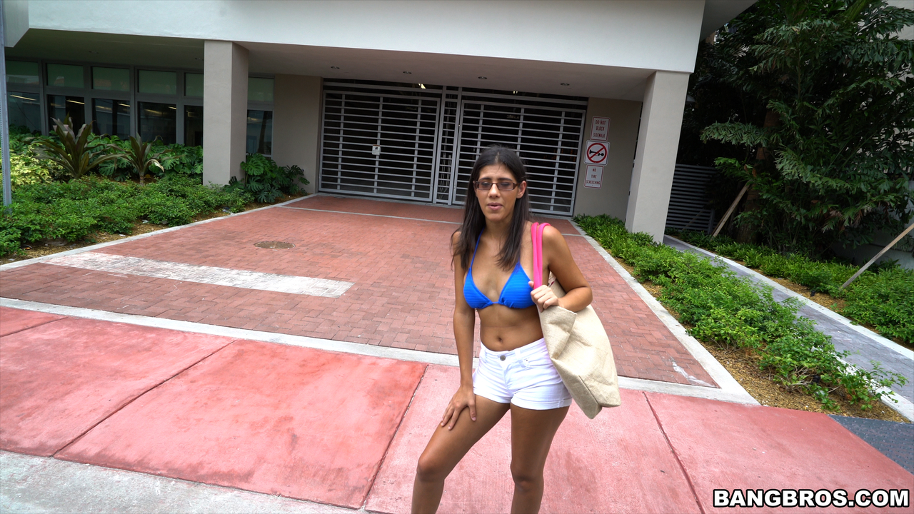Hot Miami babe Victoria Valencia getting done and facialed in the van foto porno #427481891