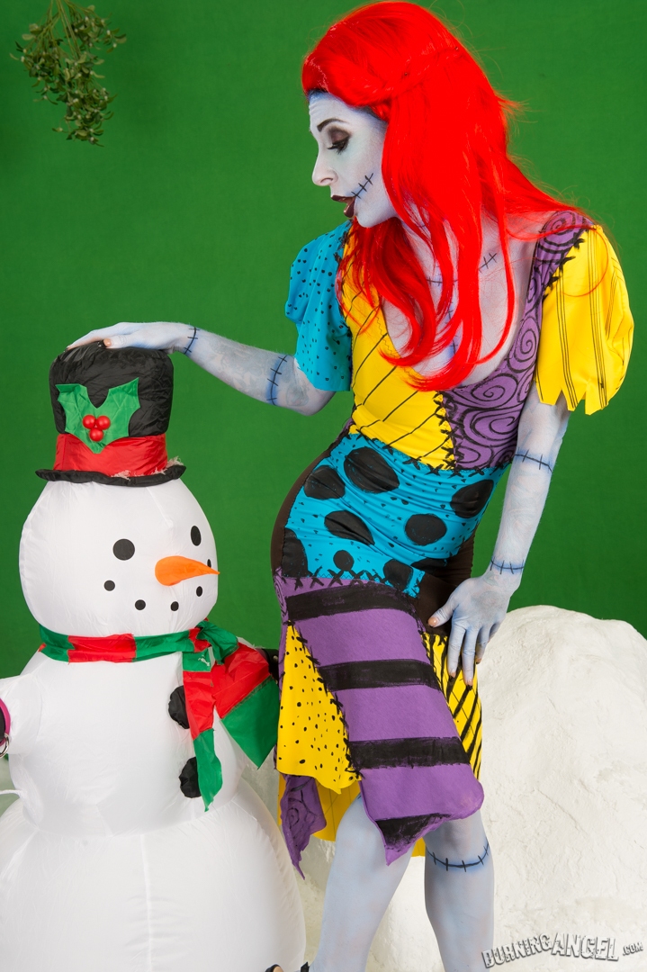 Naughty monster Joanna Angel gets down and dirty with a snowman foto porno #426224356
