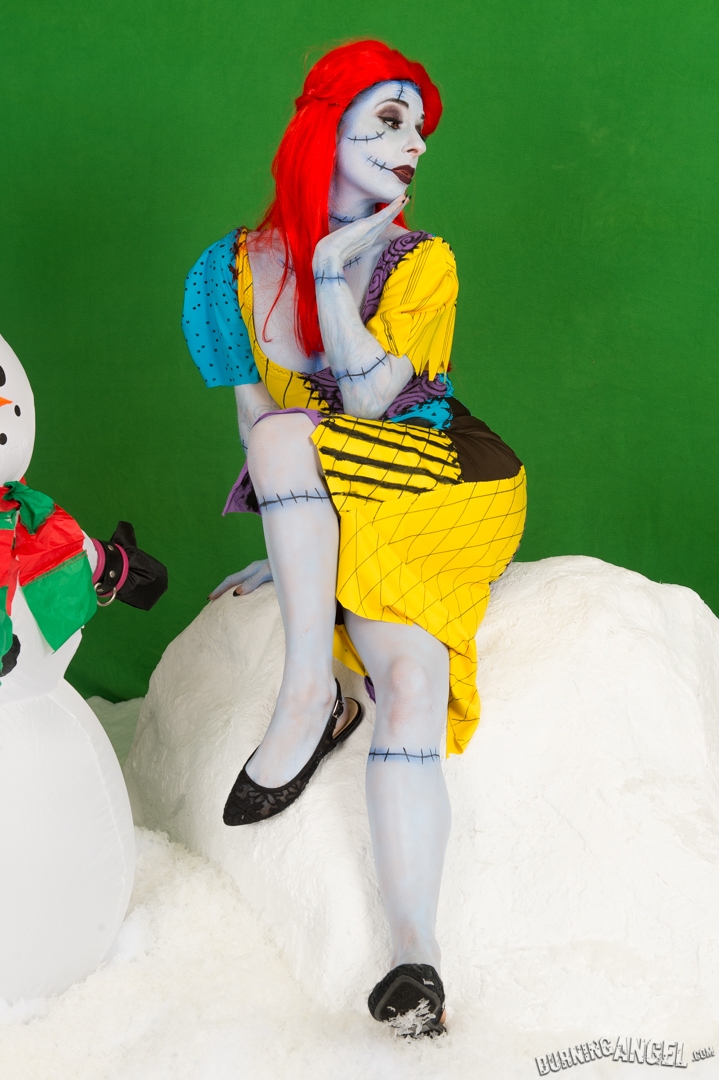 Naughty monster Joanna Angel gets down and dirty with a snowman foto porno #426224362