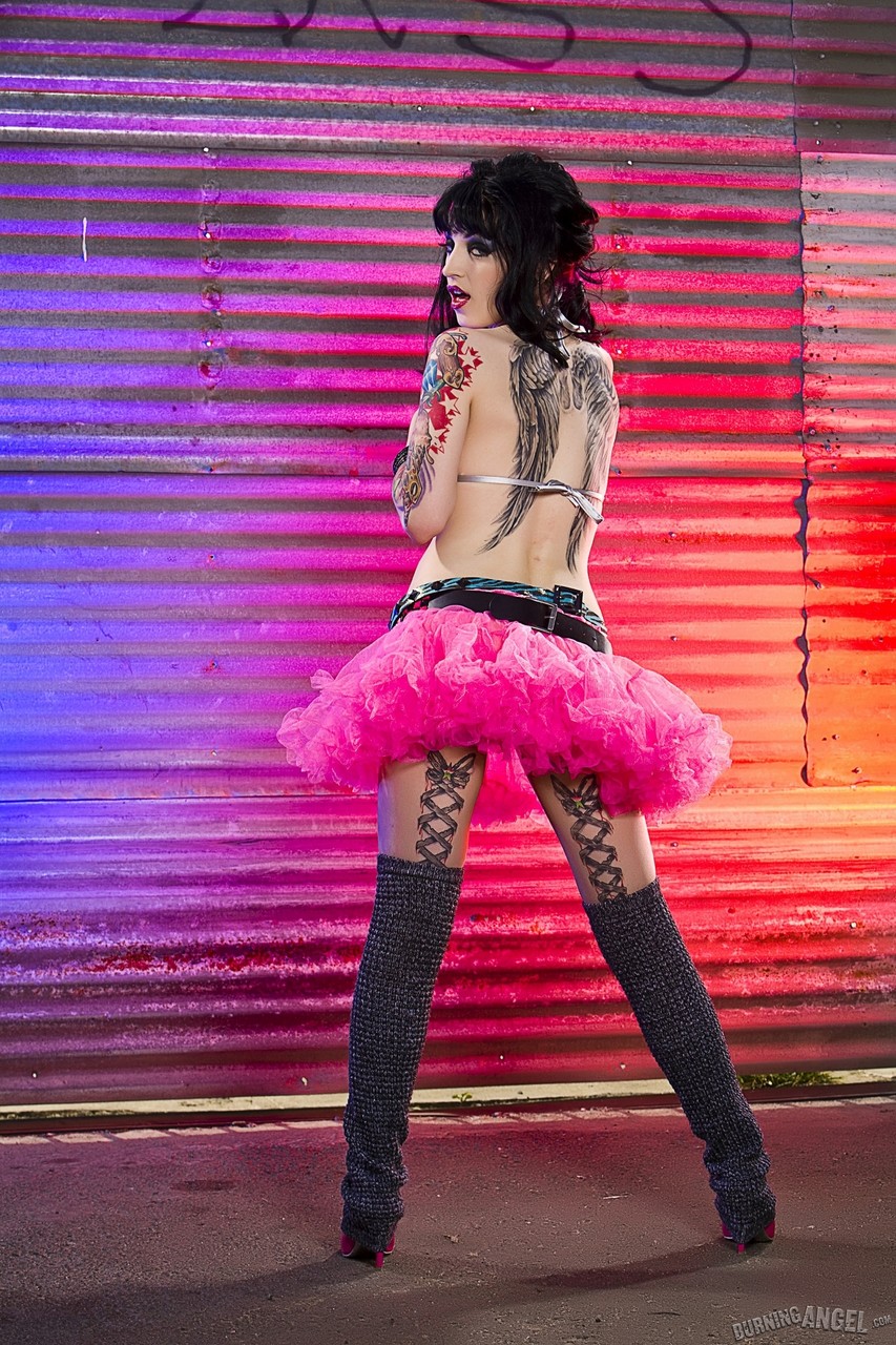 Colorful goth model Draven star in pink tut flaunts her shapely petite ass 色情照片 #428537351