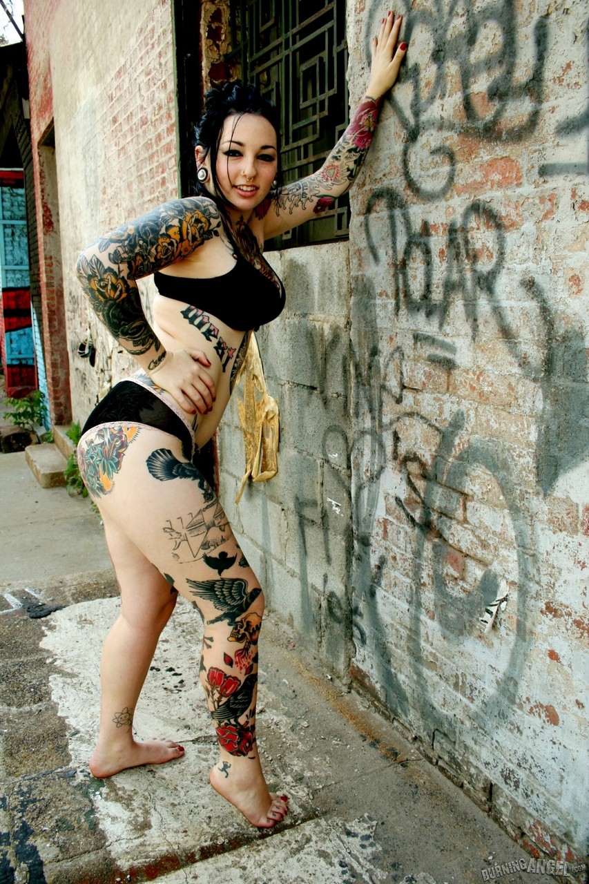 Gorgeous fetish girl Adahlia reveals her big tits & big tattoos outdoors foto porno #426609896
