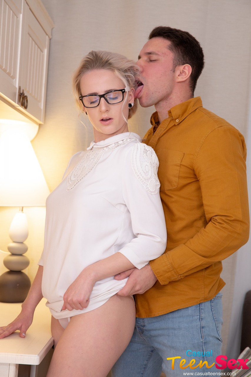 Nerdy blonde girl Hanna Rey spreads her tiny legs and takes a giant dick ポルノ写真 #422743457 | Casual Teen Sex Pics, Hanna Rey, Kastiel Cherry, Glasses, モバイルポルノ