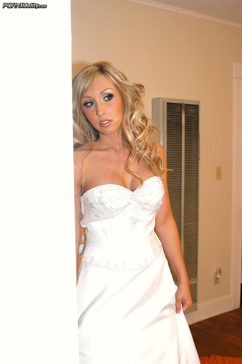 New wife Jessica Lynn doffs her wedding dress & rides hard cock on the floor ポルノ写真 #424221420