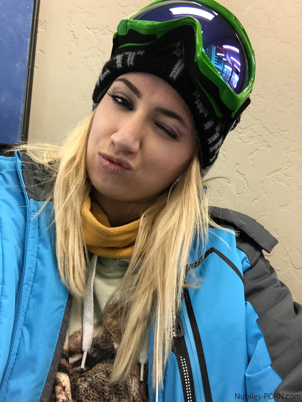 Sexy snowboarders Sierra Nicole & Kristen Scott have pre-FFM fun on the slopes photo porno #427844621