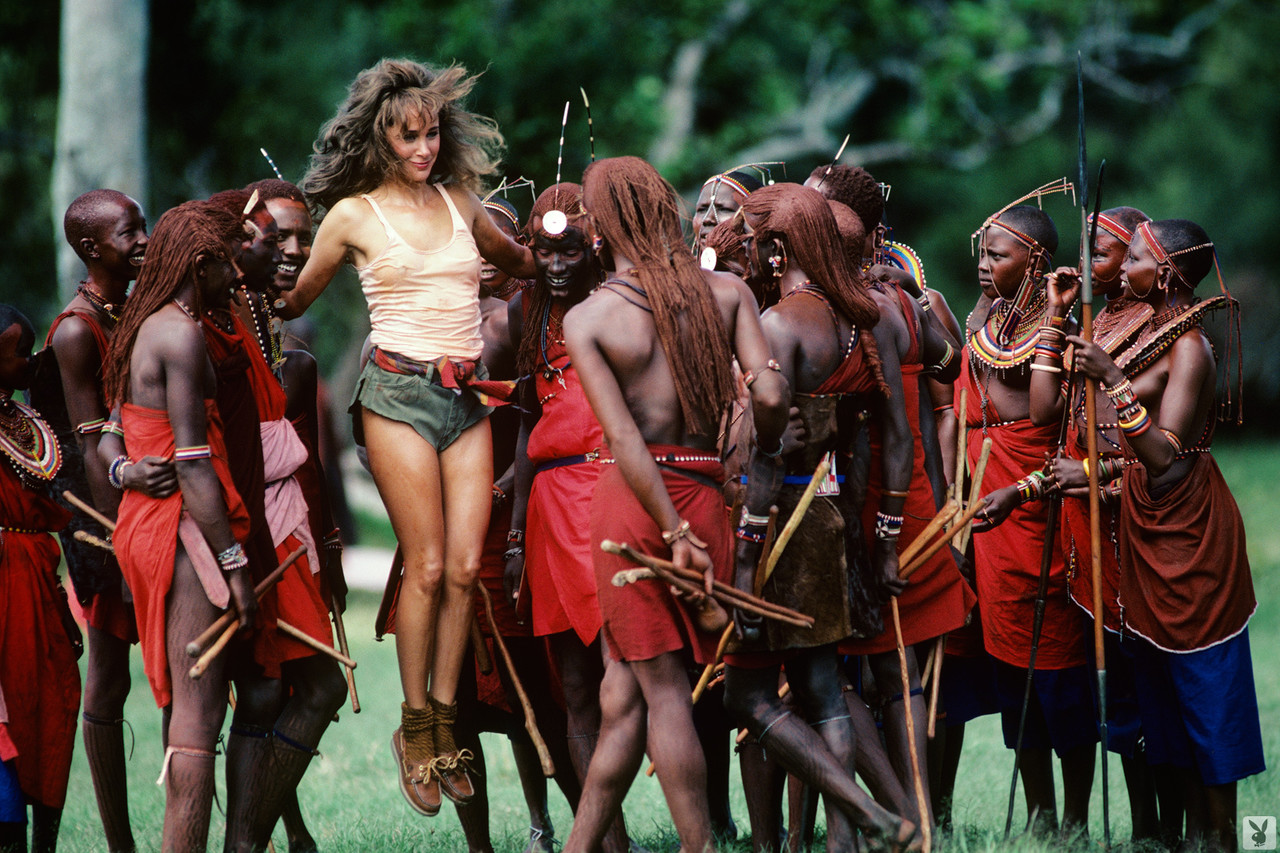 Sexy model Pamela Bellwood showing her boobs in front of the entire tribe порно фото #424319902