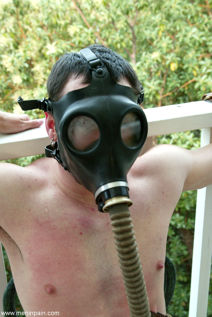 Jasmine Byrne puts a gas mask on his head before Xana Star to help torture him foto porno #427035918
