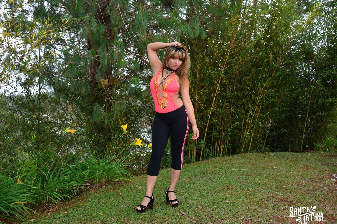 Curvy amateur Latina exposes her juicy booty in mini bikini outside 色情照片 #425136645 | Her Big Ass Pics, Kathy Solis, Pedro Nel, Latina, 手机色情