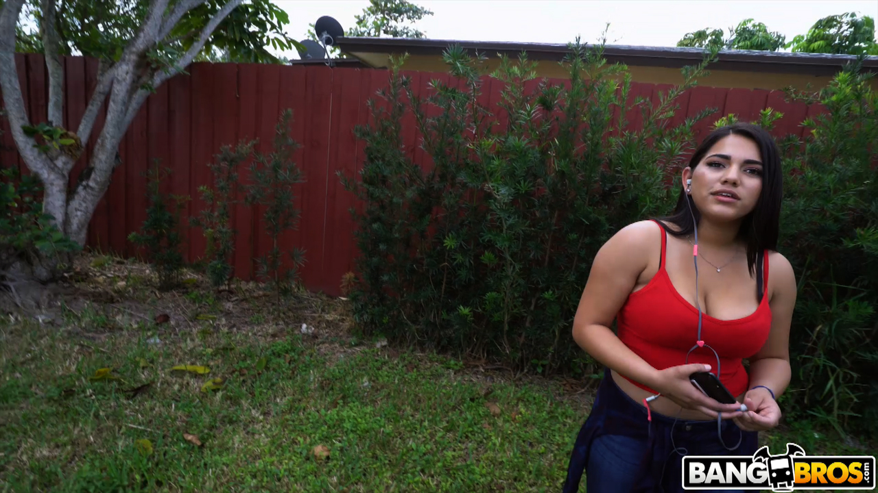 Hot Latina teen Julz Gotti gets her bubble butt grabbed while taking a dick 色情照片 #426078953 | Bangbros Network Pics, Julz Gotti, Tyler Steel, Jeans, 手机色情