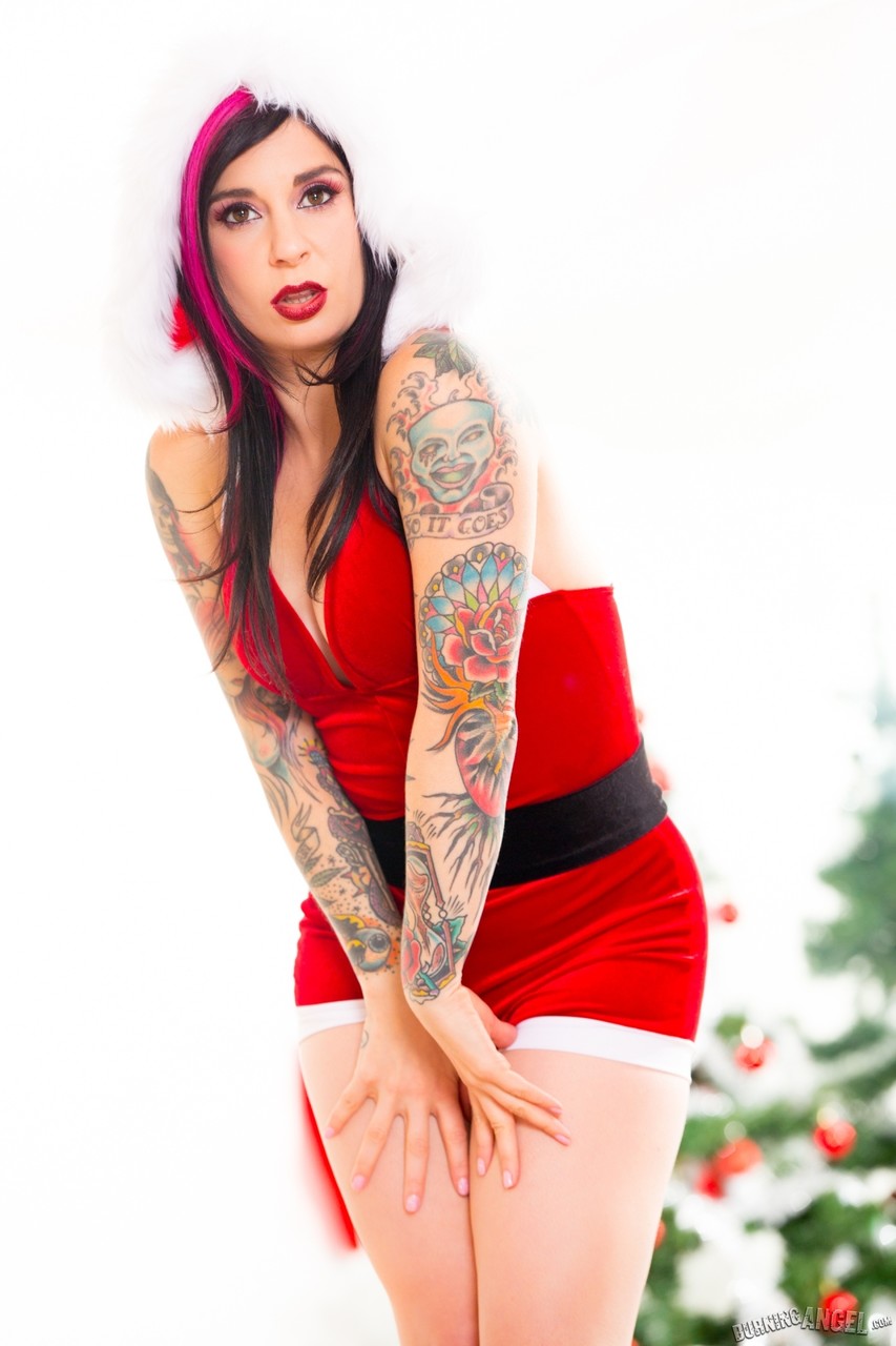 Inked Joanna Angel as a sexy Mrs. Clause fucks stuffing out of Christmas teddy 포르노 사진 #428612610