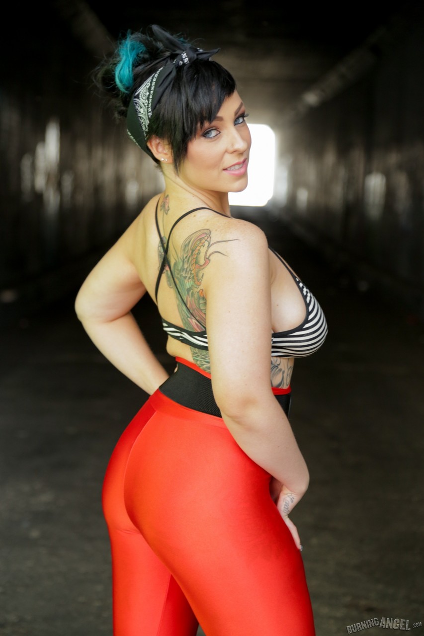 Gorgeous rockabilly pinup Axis Evol gets sweet tattooed ass boned doggystyle foto porno #428290041