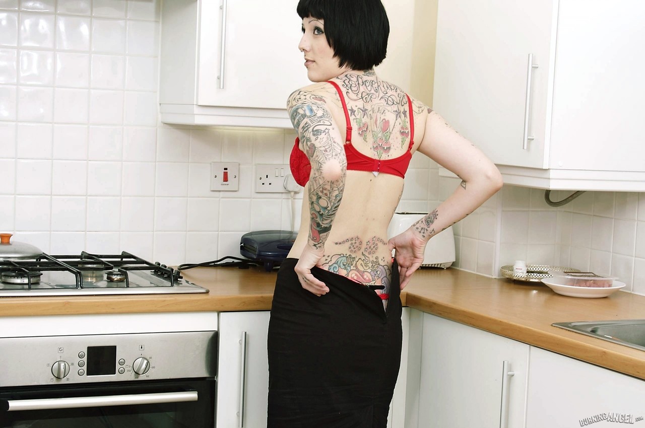 Tall Inked Goth Peels In The Kitchen To Flaunt Her Tats Pussy On The Counter