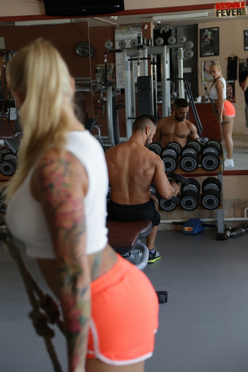 Horny bodybuilder having sex in the gym with blonde bombshell Kayla Green porn photo #426864557