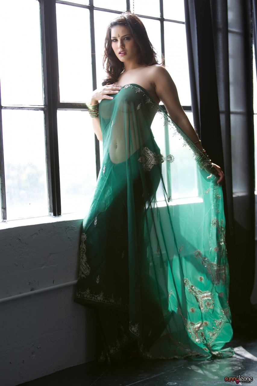 Stunning erotic Sunny Leone in sheds sheer sari revealing her flawless body porno fotoğrafı #425148828