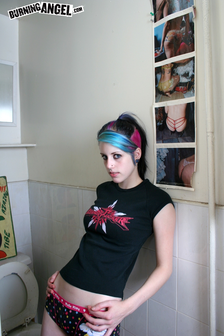 Young punk girl Rubella taking off her bra and posing naked in bathroom foto porno #428298476