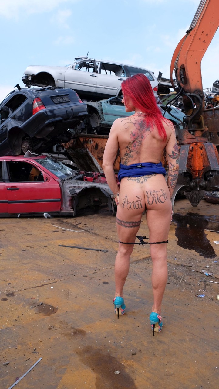 Redhead MILF with tattoos and fake tits gets banged in a junk yard 3some zdjęcie porno #428323968