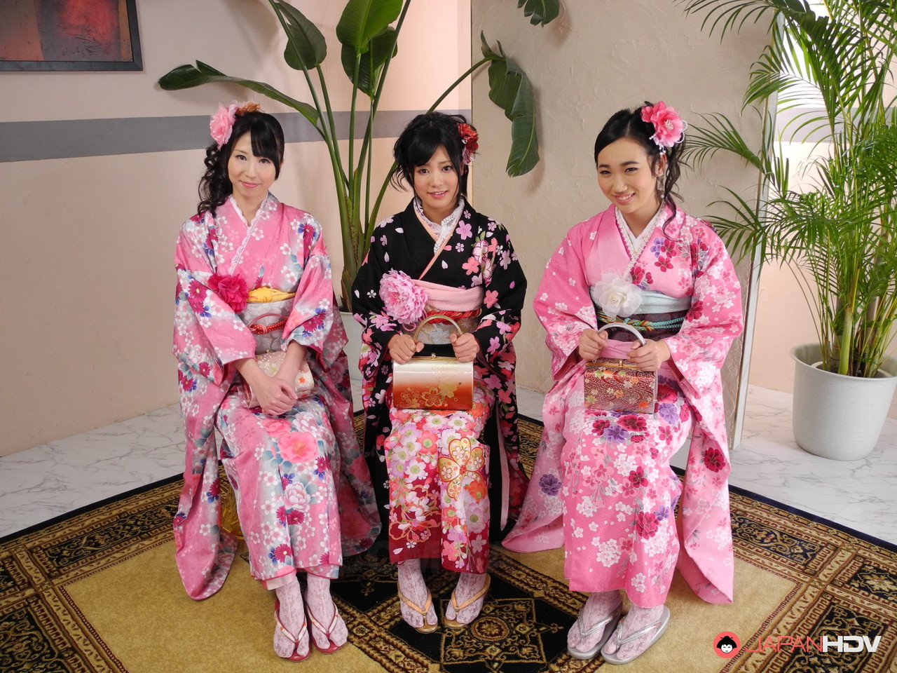 Sexy Asian girl Hina & her friends suck a dick wearing traditional Asian robes foto porno #424210118