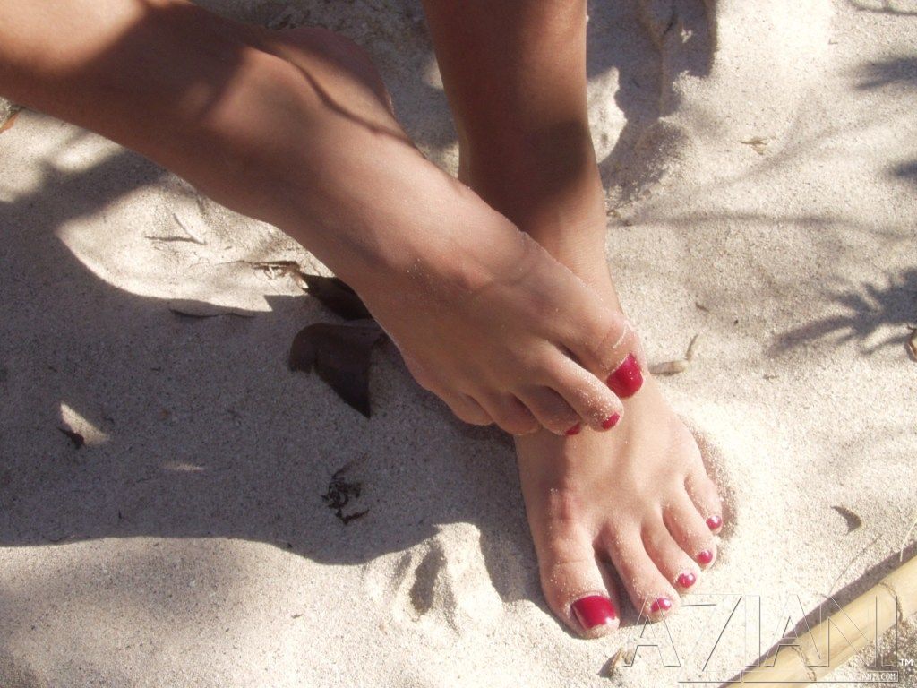 Beauty Crissy Moran loses her shirt and reveals her fake tits on the beach порно фото #423789717 | Aziani Pics, Crissy Moran, Beach, мобильное порно