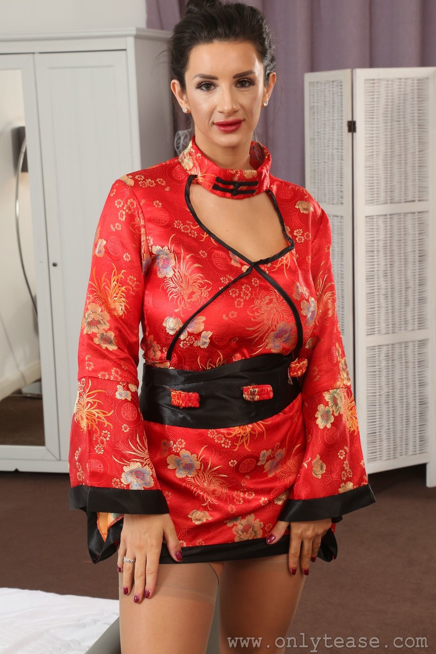 Fantastic MILF Cara Ruby removes her geisha outfit and reveals huge tits foto porno #426922621