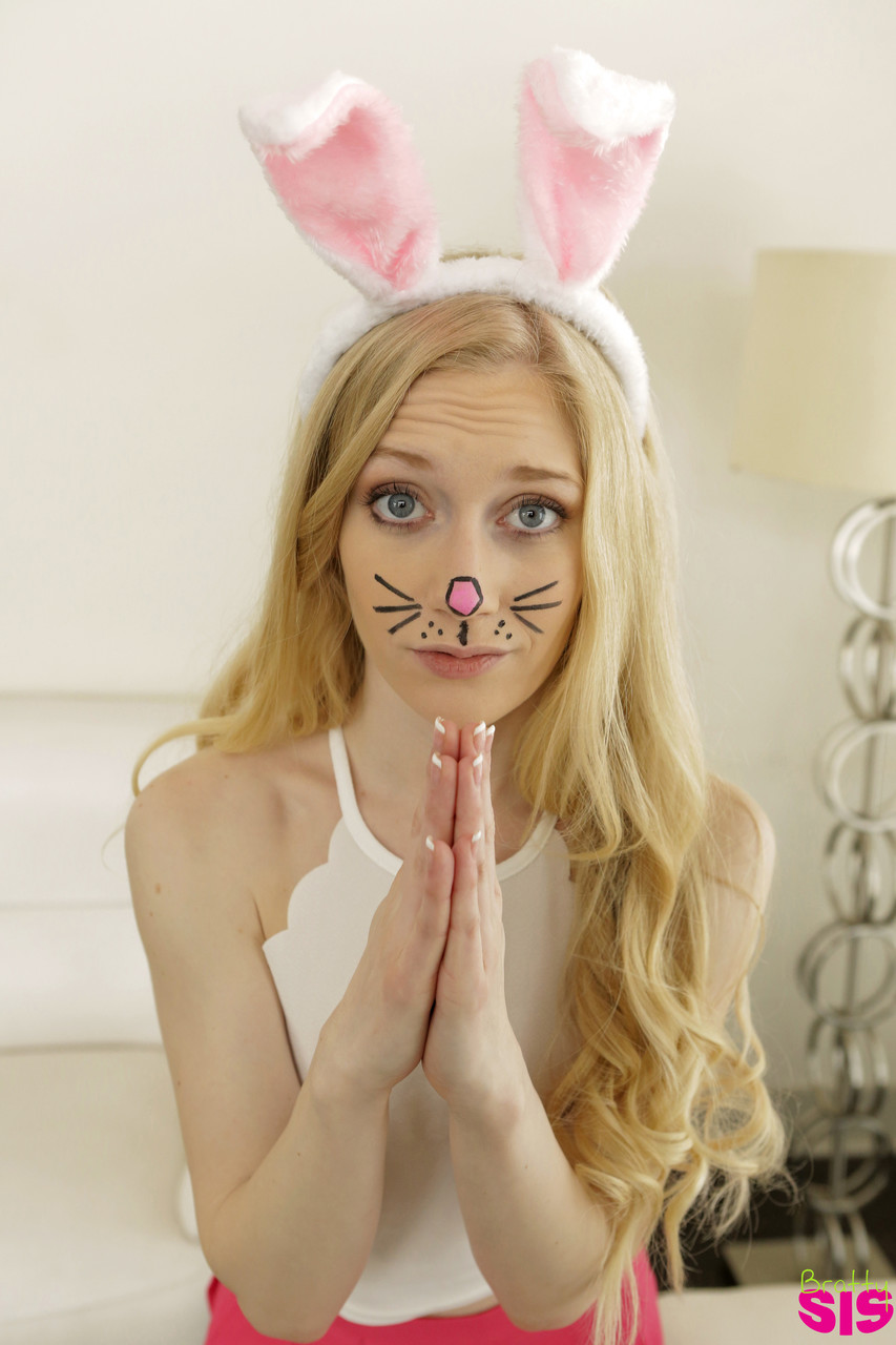 Naughty Easter bunny Emma Starletto gets boned deep by her perverted stepbro zdjęcie porno #426564147