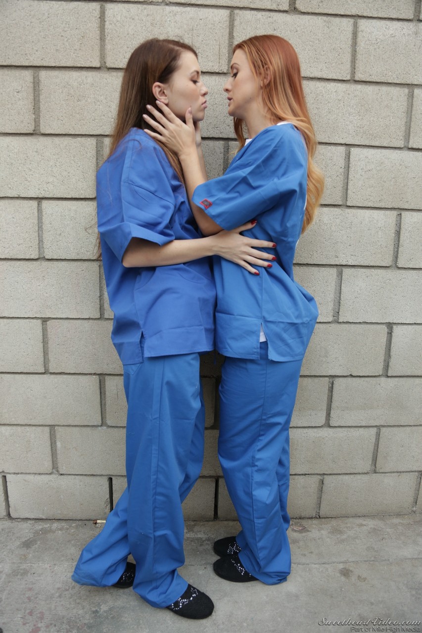 Horny jailbirds Sara Luvv & Dana DeArmond lesbian licking in the exercise yard Porno-Foto #428365516