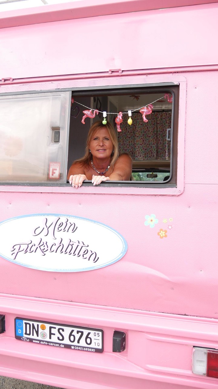 Chubby German MILF strips and gets her hole filled in a pink ice cream van foto porno #427930132