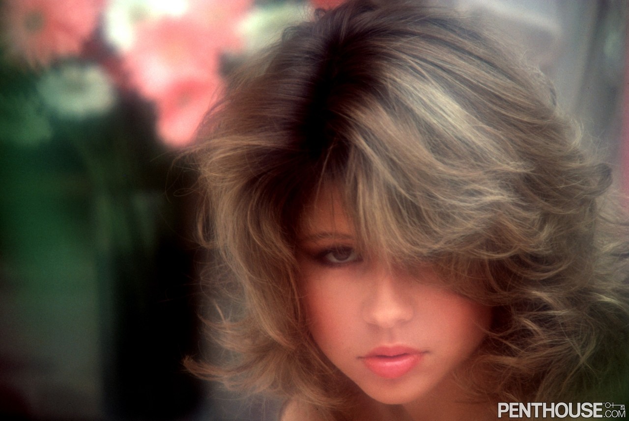 Vintage adult centerfold Pia Zadora flaunts her titties in dreamy action foto pornográfica #424895074