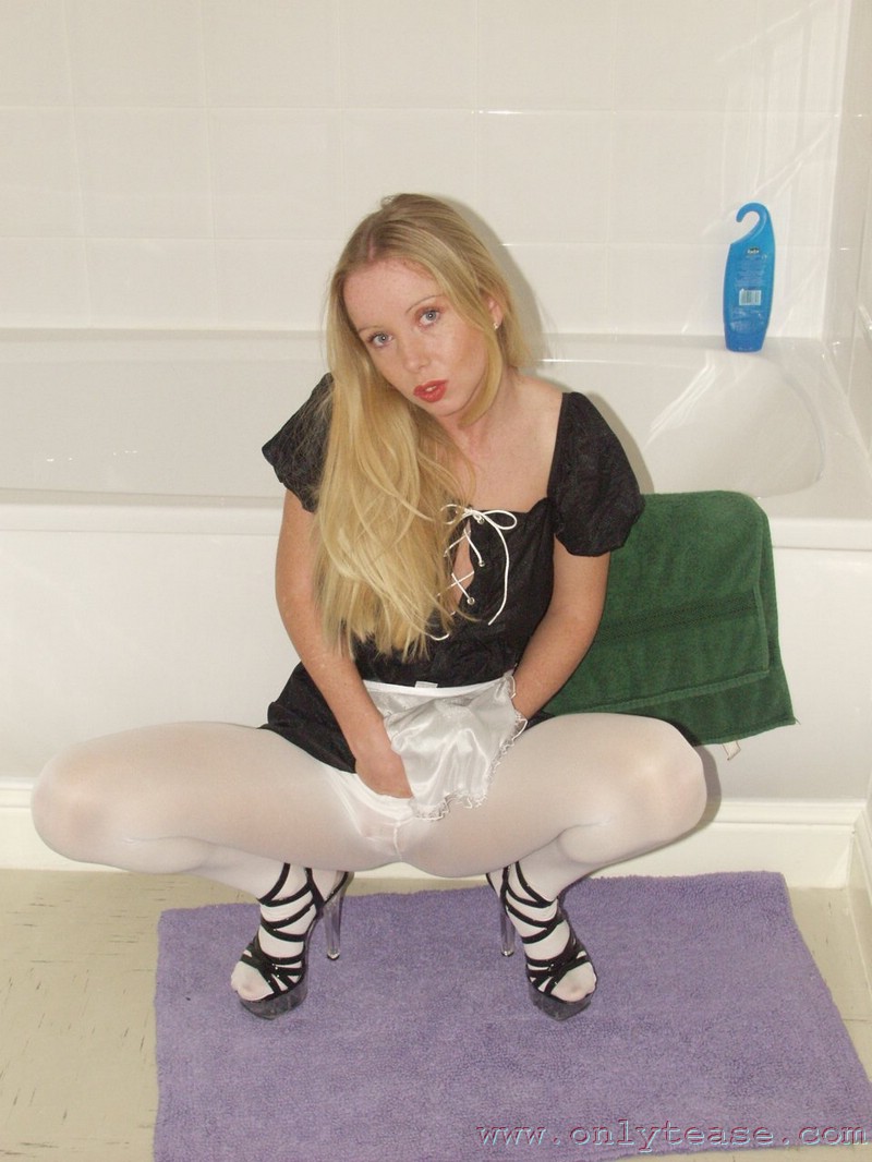 Little maid Louise rips her white pantyhose and poses in the bathroom 色情照片 #425231524