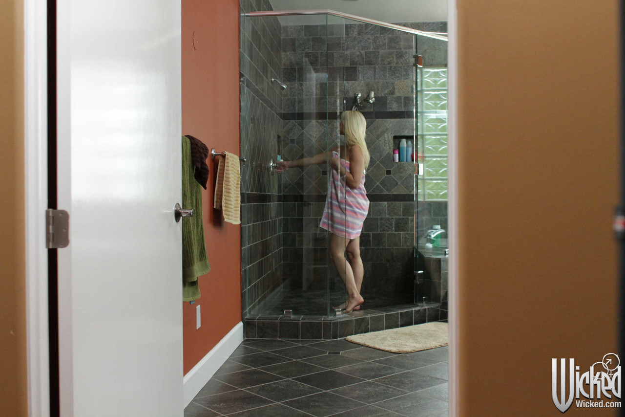 Sultry Blonde Anikka Albrite Gets Pounded In Front Of The Bathroom Mirror
